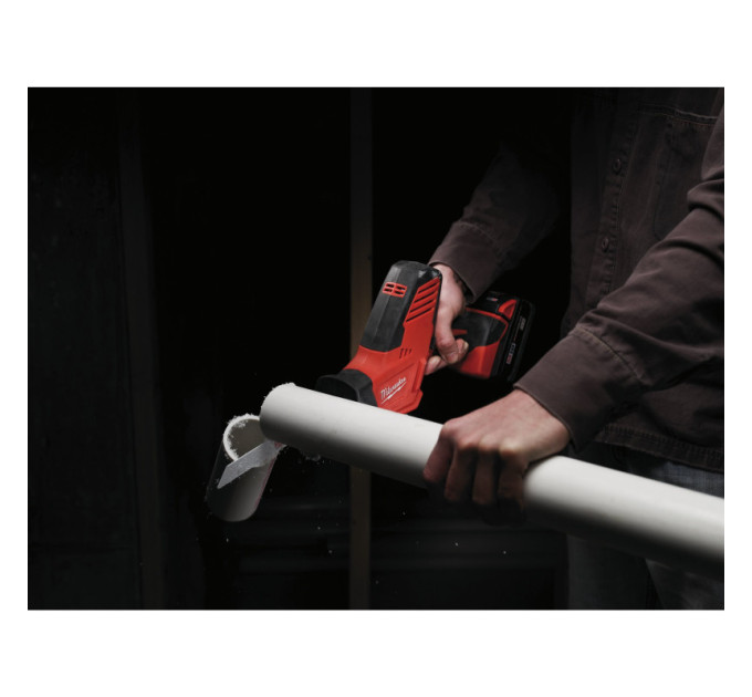 Пила сабельная аккумуляторная MILWAUKEE M18 C18 HZ-402B (ЗУ+2акк.Х4Ач+сумка)