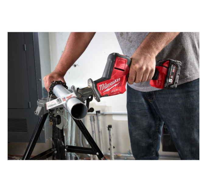 Пила сабельная аккумуляторная бесщеточная MILWAUKEE M18 FHZ-502X (ЗУ+2акк.Х5Ач+HDкейс)