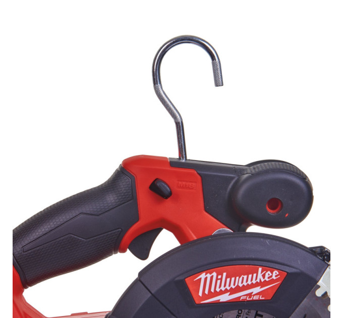 Пила дисковая аккумуляторная бесщеточная по металу MILWAUKEE M18 FMCS-0X Ø150мм (каркас+HDкейс)