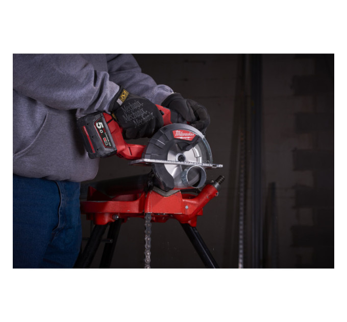 Пила дисковая аккумуляторная бесщеточная по металу MILWAUKEE M18 FMCS-502X Ø150мм (ЗУ+2Х5Ач+HDкейс)