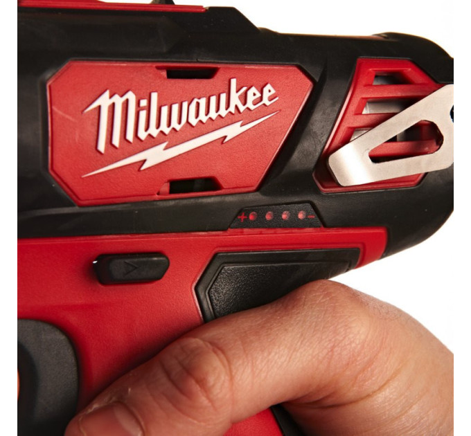 Дриль-шуруповерт акумуляторна ударна MILWAUKEE M12 BPD-402C (30Нм)(ЗУ+2ак.Х4Ач+кейс)