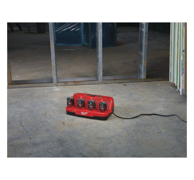 Зарядний пристрій MILWAUKEE M12 C4 (для 4х акум. М12) 4932430554
