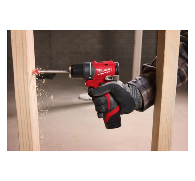 Дриль-шуруповерт акумуляторний безщітковий MILWAUKEE M12 BLDDRC-402С (40Нм) (ЗУ+2акк.Х4Ач+кейс)