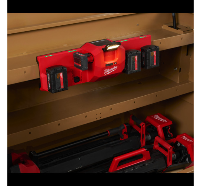 Зарядное устройство MILWAUKEE M12-18 GBC4 (4хМ18, 2хМ12, фонарь)