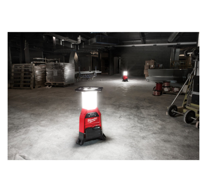 Фонарь светодиодный аккумуляторный MILWAUKEE M18 ONESLDP-0 ONE-KEY с зарядным устройством