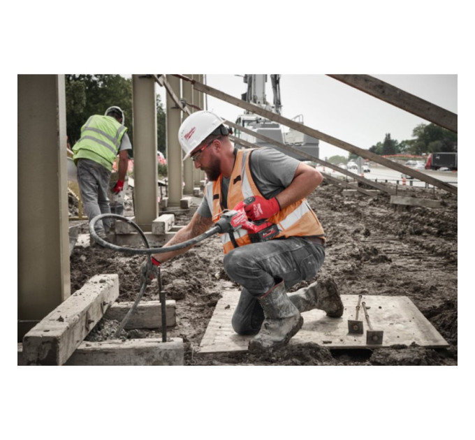 Вибратор погружной аккумуляторный бесщеточный MILWAUKEE M18 FCVN24-551 (2,4м) (ЗУ+1акк.Х5,5Ач)