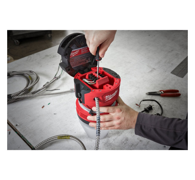 Высокомощный фонарь HOBL 7000 MILWAUKEE 4933464126