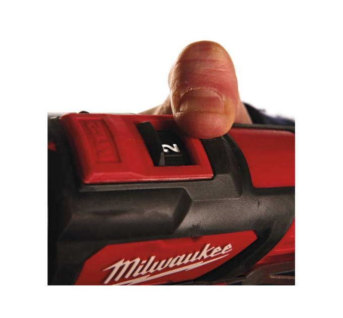 Дриль-шуруповерт акумуляторна ударна MILWAUKEE M12 BPD-202X (30 Нм) (ЗУ+2ак.Х2Ач+кейс)