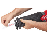 Пила сабельная аккумуляторная бесщёточная MILWAUKEE M18 FSZ-0 (каркас) + M18 B5 подарок