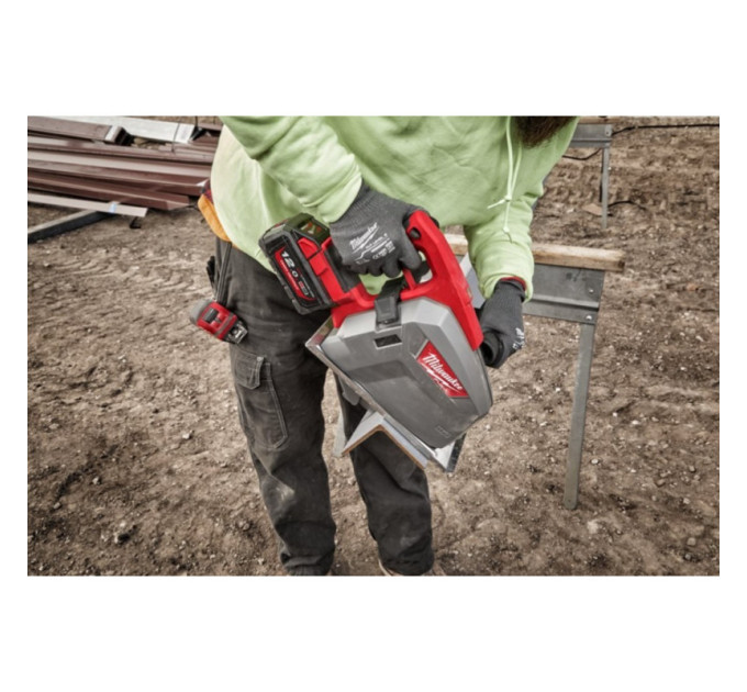 Пила дисковая аккумуляторная бесщеточная по металлу MILWAUKEE M18 FMCS66-121C Ø203мм (ЗУ+1ак.Х12Ач),