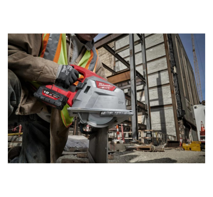Пила дисковая аккумуляторная бесщеточная по металлу MILWAUKEE M18 FMCS66-121C Ø203мм (ЗУ+1ак.Х12Ач),
