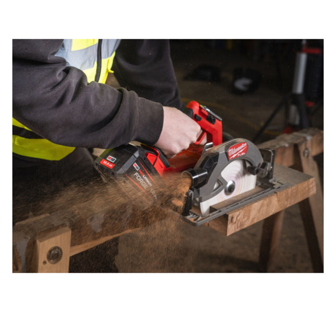 Пила дисковая аккумуляторная бесщеточная MILWAUKEE M18 FCS66GR3-0, Ø190мм (каркас)