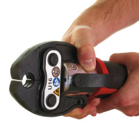 Обжимник гидравлический аккумуляторный для труб MILWAUKEE M12 HPT-202C V-KIT (ЗУ+2акк.Х2Ач+кейс)