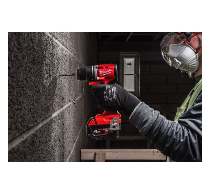 Дриль-шуруповерт акумуляторна безщіткова ударна MILWAUKEE M18 BLPDRCMC-402C (60Нм) + ЖИЛЕТКА