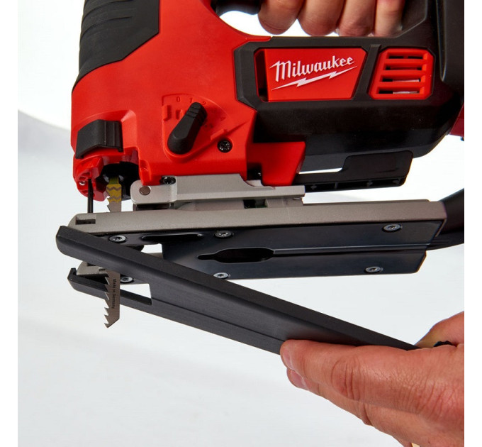 Пила лобзиковая аккумуляторная MILWAUKEE M18 BJS-402C (ЗУ+2акк.Х4Ач+кейс)