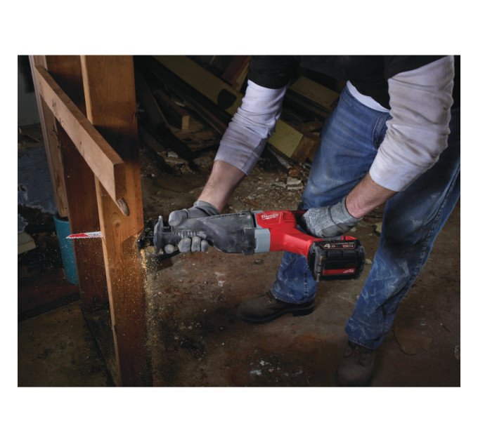 Пила сабельная аккумуляторная MILWAUKEE M18 BSX-402C (ЗУ+2акк.Х4Ач+кейс)