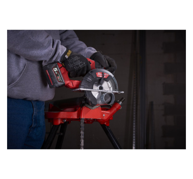 Пила дисковая аккумуляторная бесщеточная по металу MILWAUKEE M18 FMCS-502X Ø150мм (ЗУ+2Х5Ач+HDкейс)