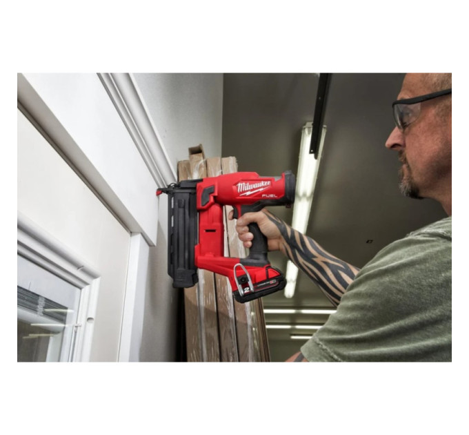 Пистолет гвоздезабивной аккумуляторный бесщёточный MILWAUKEE M18 FN18GS-0X (16-54мм)(каркас+HDкейс)