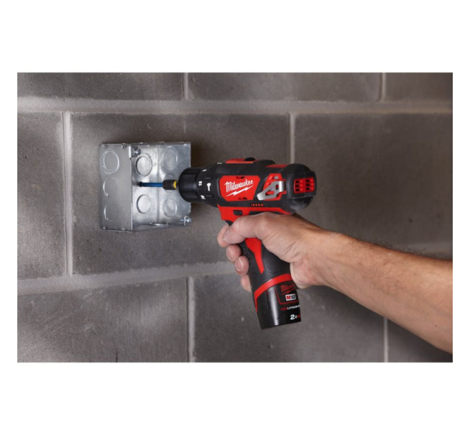 Дриль-шуруповерт ударний акумуляторний MILWAUKEE M12 BPD-202C (30 Нм) (ЗУ+1ак.Х2Ач+кейс)