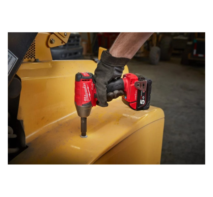 Гайковерт аккумуляторный бесщеточный MILWAUKEE 1/2" (339Нм) M18 FIW2F12-0X, с кольцом (каркас+кейс)