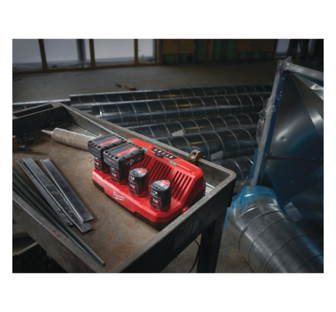 Зарядний пристрій MILWAUKEE M12 C4 (для 4х акум. М12) 4932430554