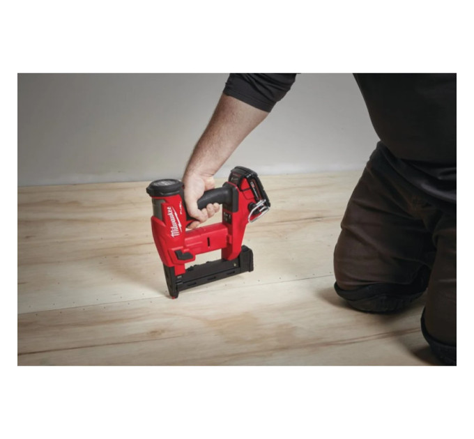Степлер скобозабивной аккумуляторный бесщёточный MILWAUKEE M18 FFUS-302C