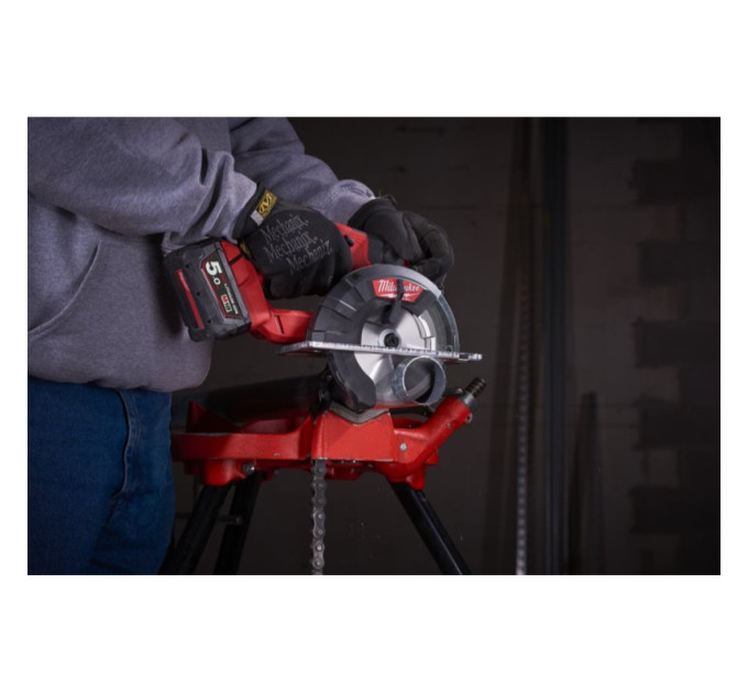 Пила дисковая аккумуляторная бесщеточная по металу MILWAUKEE M18 FMCS-0X Ø150мм (каркас+HDкейс)
