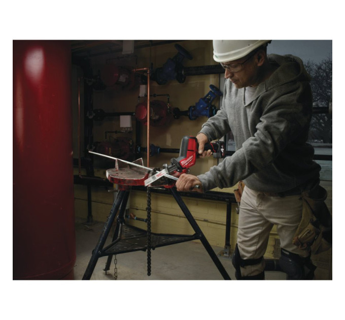 Пила сабельная аккумуляторная MILWAUKEE M12 C12 HZ-202С (ЗУ+2акум.Х2Ач+кейс)