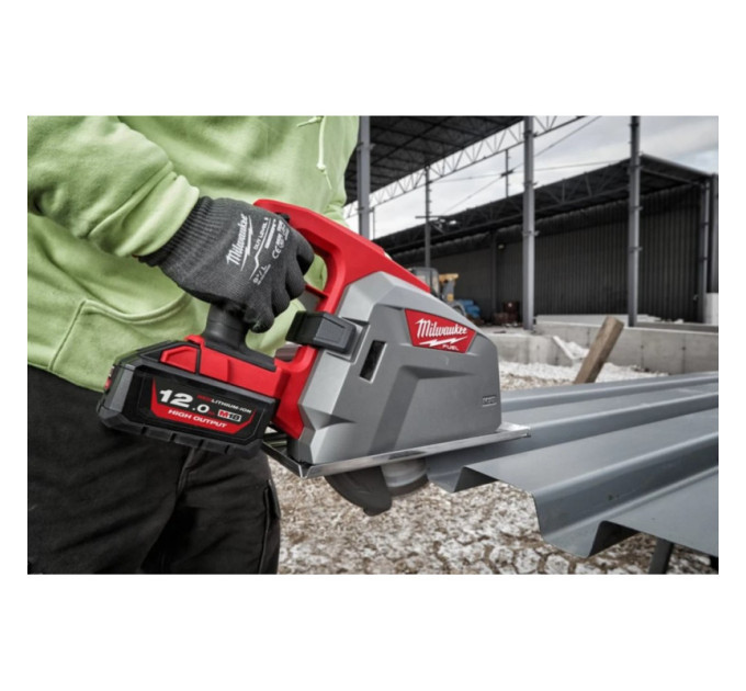 Пила дисковая аккумуляторная бесщеточная по металлу MILWAUKEE M18 FMCS66-121C Ø203мм (ЗУ+1ак.Х12Ач),