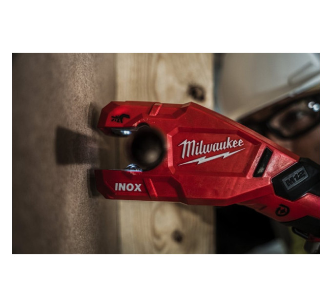 Труборіз акумуляторний по нержавіючій сталі MILWAUKEE M12 PCSS-0 (каркас)