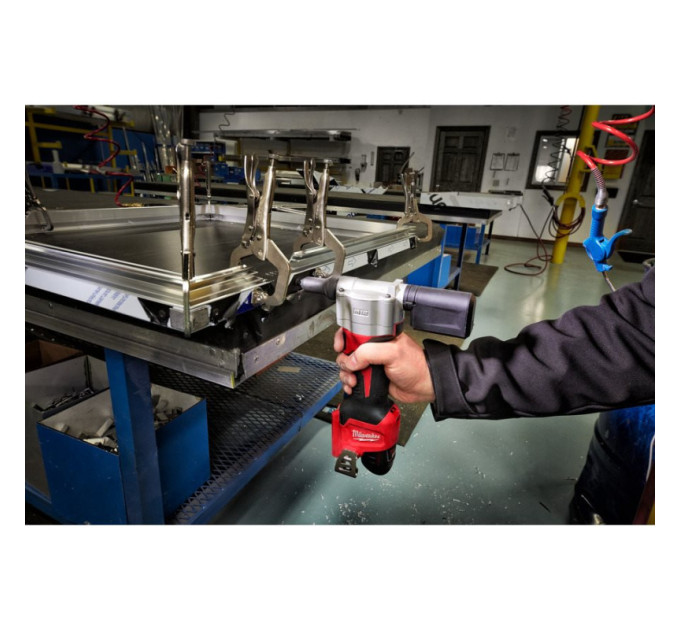 Заклепочник аккумуляторный MILWAUKEE M12 BPRT-201X Ø закл. 2,4-4,8мм (ЗУ+1акХ2ач+HDкейс)