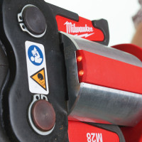 Обжимник гидравлический аккумуляторный для труб MILWAUKEE M18 BLHPT-202C (ЗУ+2Х2Ач+кейс)