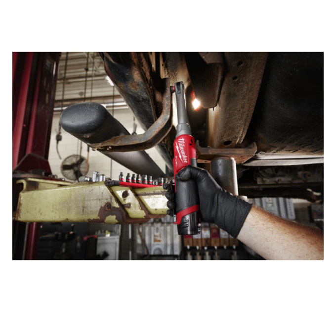 Трещётка аккумуляторная бесщёточная удлинённая MILWAUKEE 3/8" (47 Нм) M12 2FHIR38LR-0 (каркас)