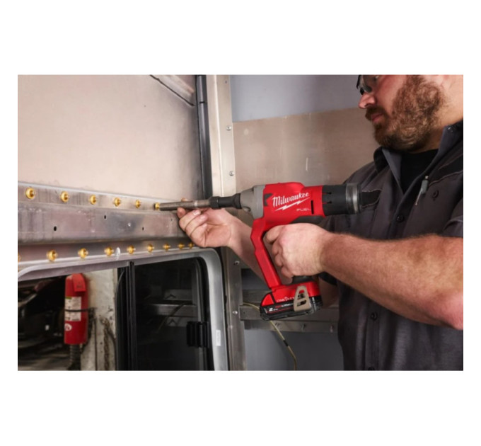 Заклепочник аккумуляторный для вытяжных заклепок MILWAUKEE M18 ONEFLT-0X, (Ø4,8-6,4мм) (каркас)