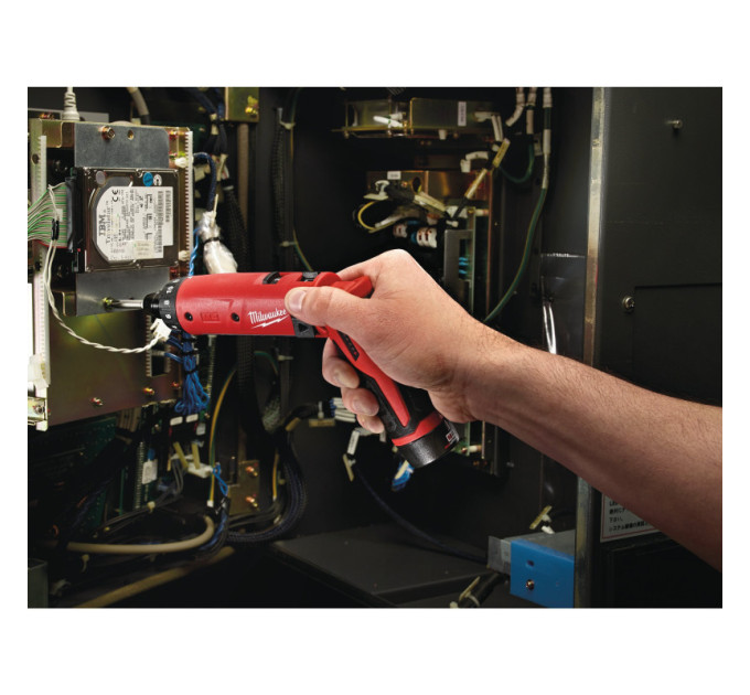 Акумуляторна викрутка MILWAUKEE M4 D-202B крутий.