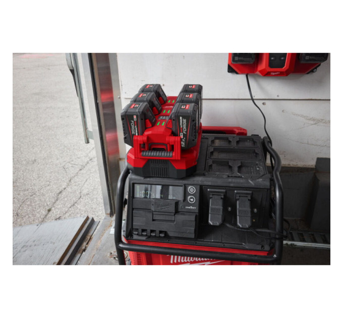 Зарядний пристрій MILWAUKEE, M18 MPC6EU на 6 акумуляторів PACKOUT