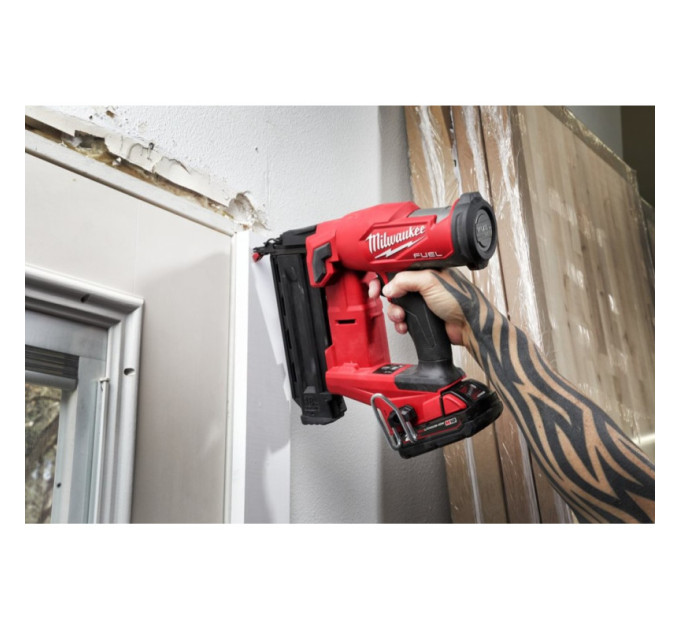 Пистолет гвоздезабивной аккумуляторный бесщёточный MILWAUKEE M18 FN18GS-202X (16-54мм) (ЗУ+2Х2Ач)
