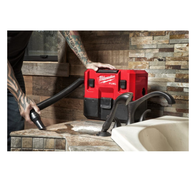 Пылесос аккумуляторный для воды и сухого мусора MILWAUKEE M12 FVCL-0 (каркас)