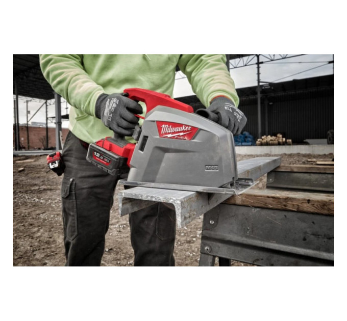 Пила дисковая аккумуляторная бесщеточная по металлу MILWAUKEE M18 FMCS66-121C Ø203мм (ЗУ+1ак.Х12Ач),