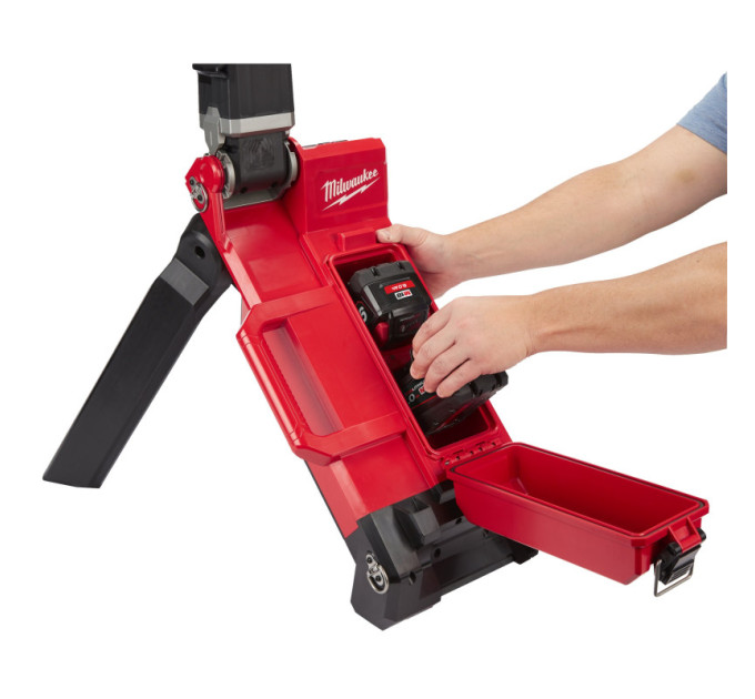 Прожектор светодиодный аккумуляторный напольный MILWAUKEE M18 ONERSAL-0 ONE-KEY