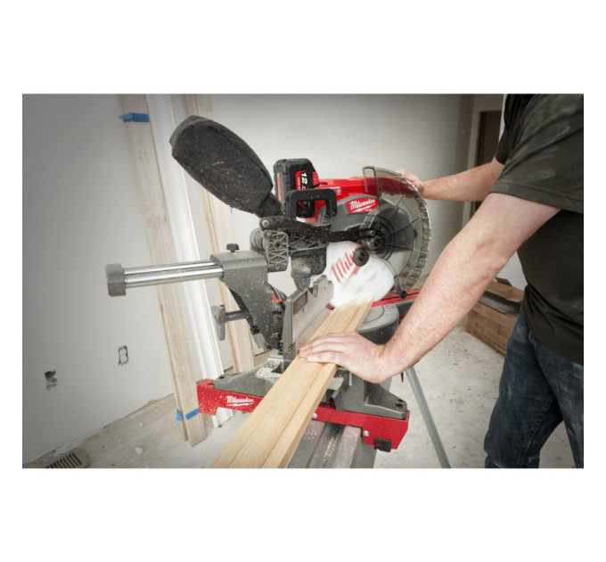 Пила торцовочная аккумуляторная бесщеточная MILWAUKEE M18 FMS305-121 (Ø305мм) (ЗУ+1акк.Х12Ач), (заме