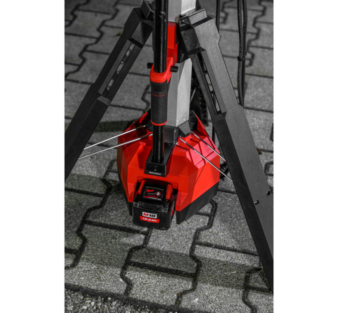 Прожектор светодиодный аккумуляторный напольный MILWAUKEE M18 HOSALC-0 с зарядным устройством