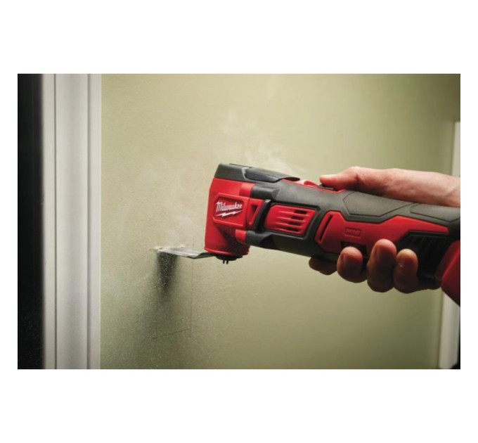 Инструмент многофункциональный аккумуляторный MILWAUKEE M18 BMT-421C (ЗУ+2акк.+кейс)