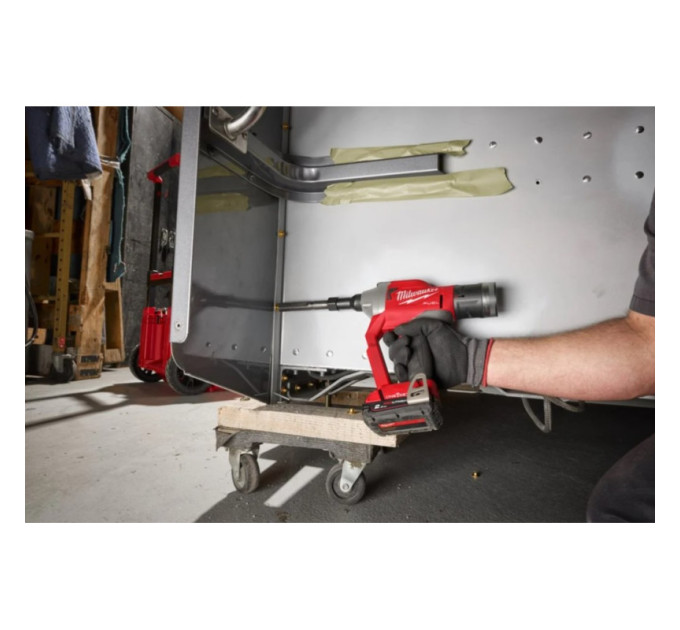 Заклепочник аккумуляторный для вытяжных заклепок MILWAUKEE M18 ONEFLT-0X, (Ø4,8-6,4мм) (каркас)