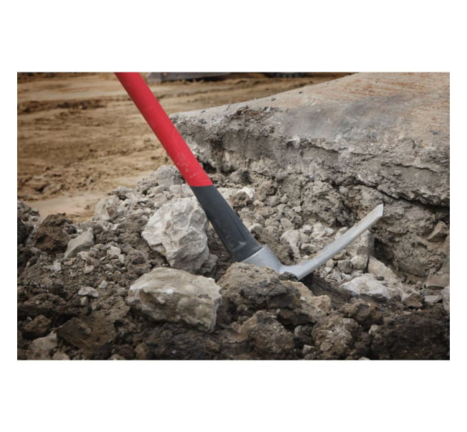 Кирка с рукояткой из стекловолокна Fiberglass MILWAUKEE, 2,3кг