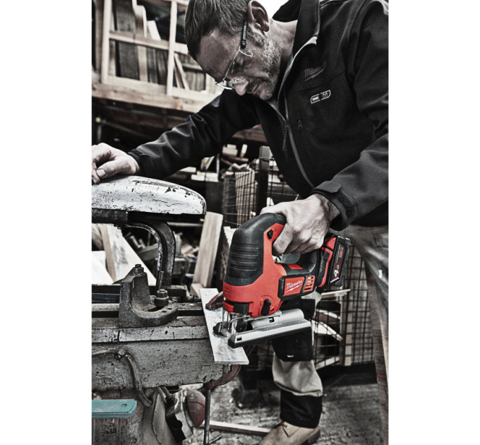Пила лобзиковая аккумуляторная MILWAUKEE M18 BJS-402C (ЗУ+2акк.Х4Ач+кейс)