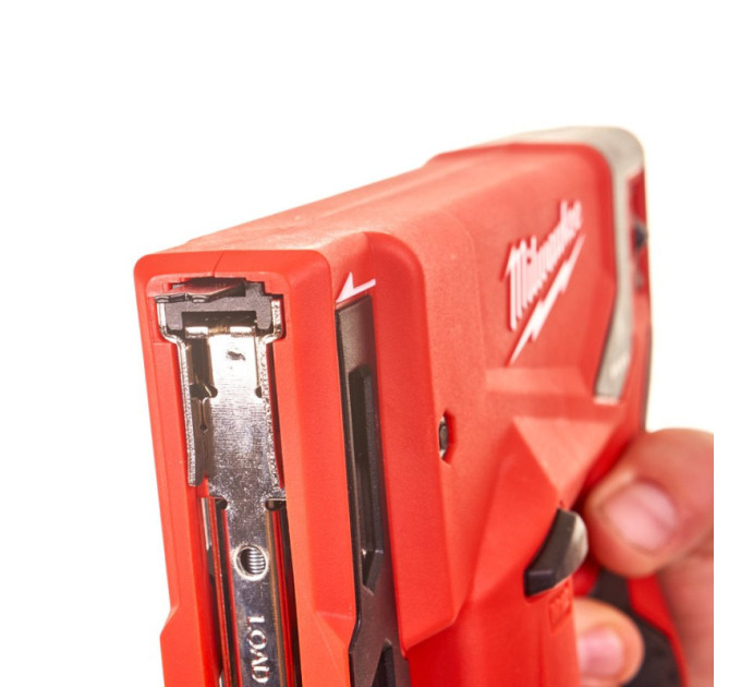 Степлер скобозабивной аккумуляторный MILWAUKEE M12 BST-0 (каркас)