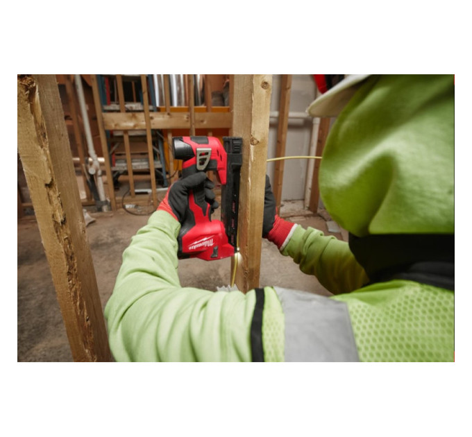 Степлер скобозабивной аккумуляторный для кабеля MILWAUKEE M12 BCST-0 (каркас)