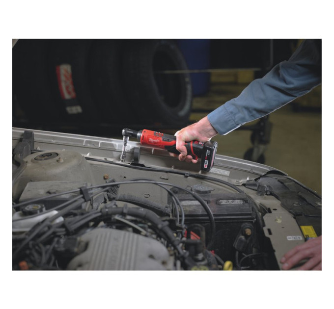 Трещётка аккумуляторная бесщёточная MILWAUKEE 3/8" (47 Нм) M12 IR-201B (ЗУ+1акк.Х2Ач+сумка)