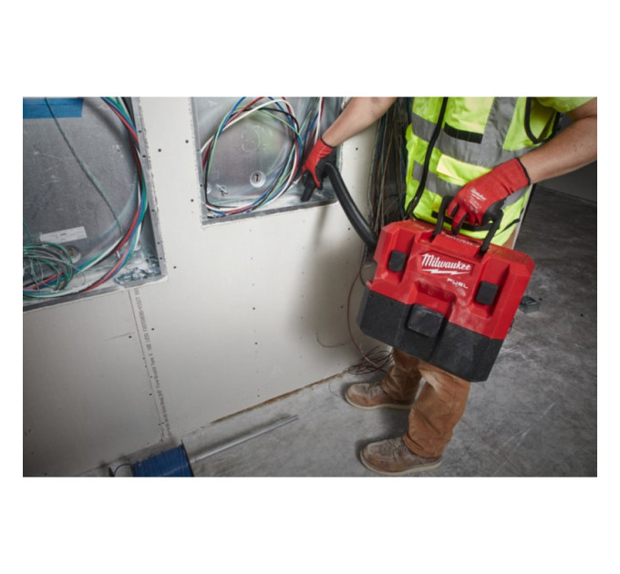 Пылесос аккумуляторный для воды и сухого мусора MILWAUKEE M12 FVCL-0 (каркас)